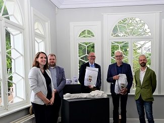 Vlnr. Laura Joosten (projectcoördinator en architecte provincie Antwerpen), Serge Migom (teamhoofd Erfgoedwerking), gedeputeerden Luk Lemmens en Jan De Haes en Bram Rammeloo (directeur-conservator Arboretum Kalmthout)