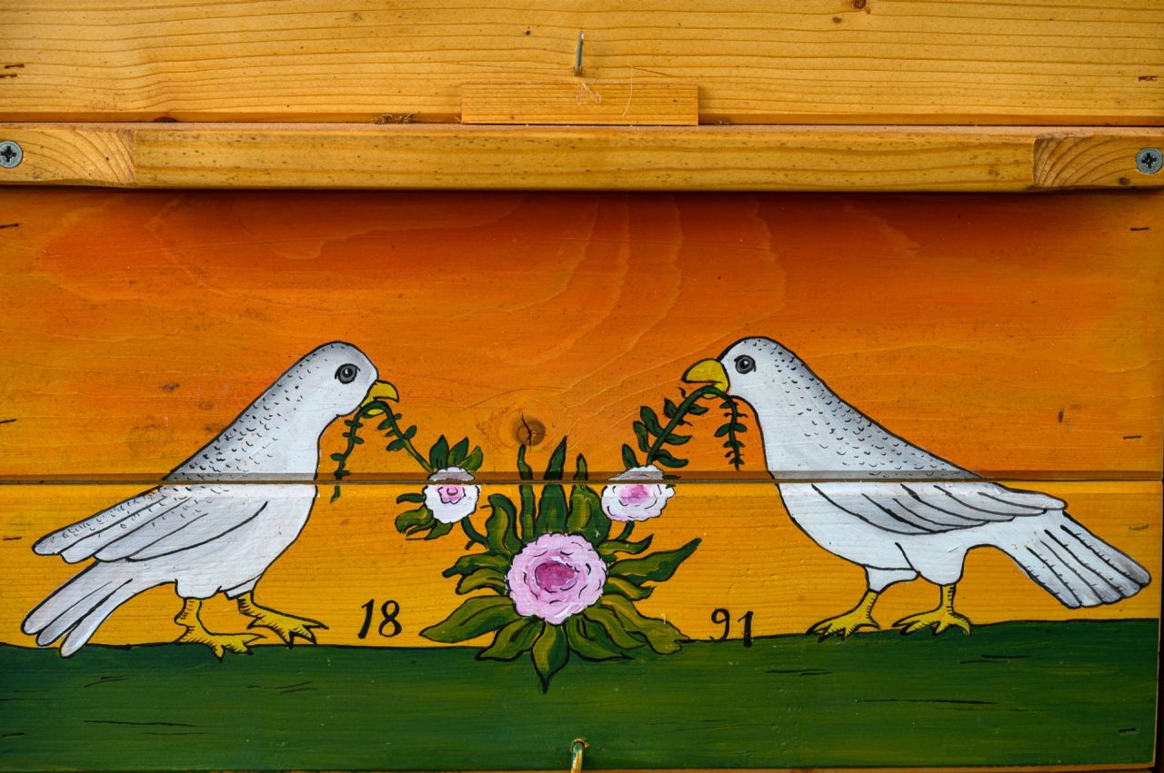 detail van sloveense bijenkast